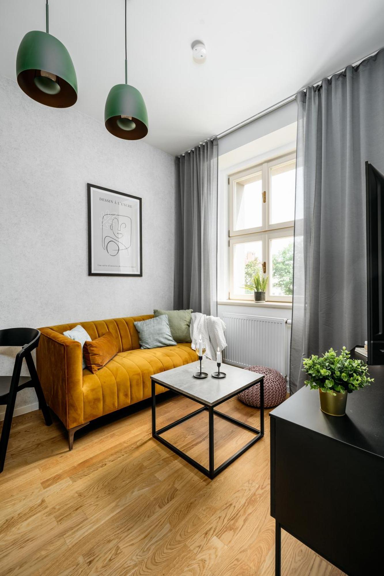 Days - - Easy Access Apartment Prague