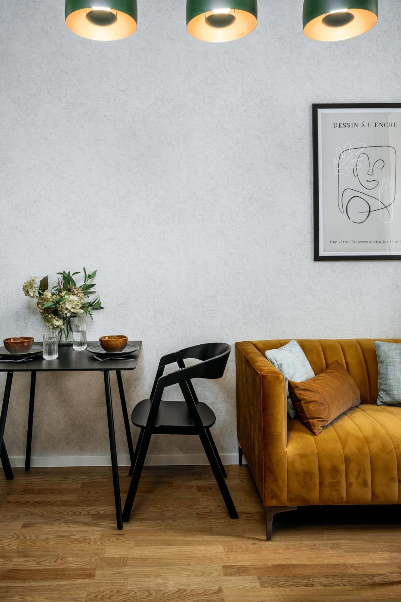 Days - - Easy Access Apartment