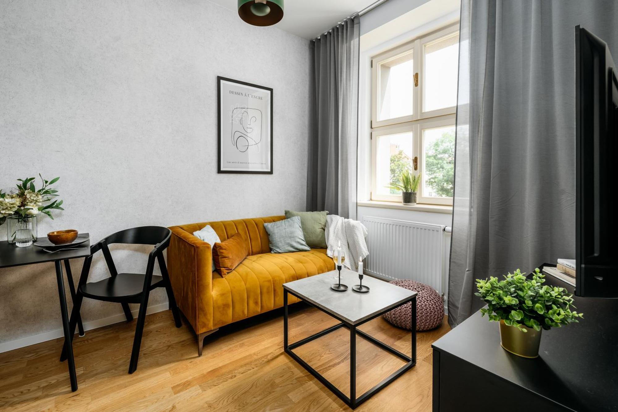 Days - - Easy Access Apartment Prague