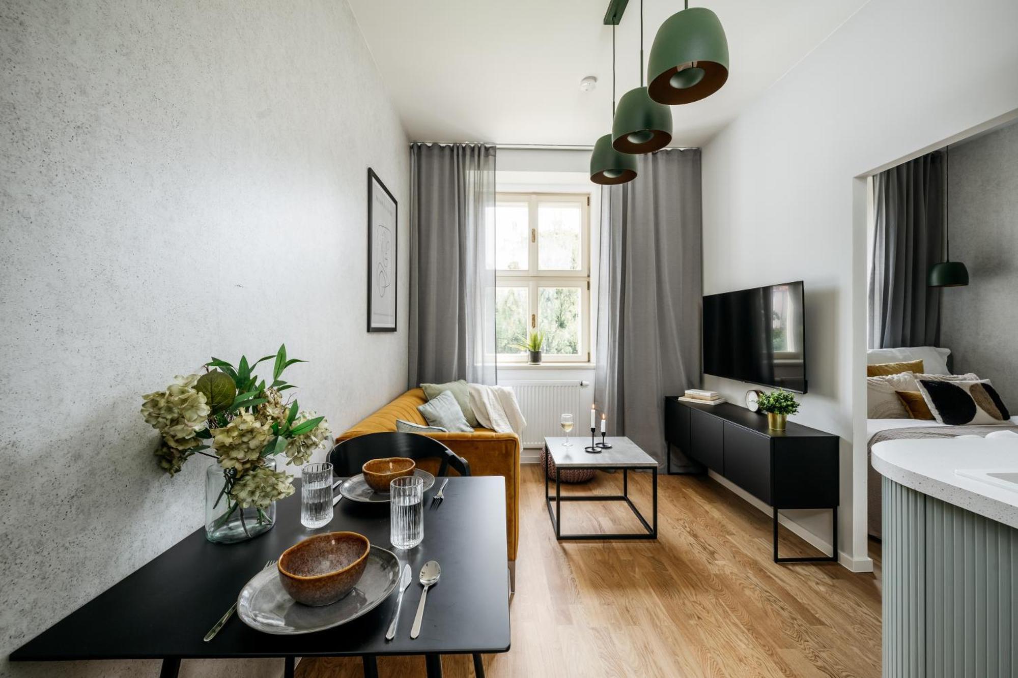 Days - - Easy Access * Prague